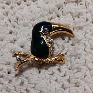 Toucan Bird on a Branch Pin Brooch Gold Tone Green Blue‎ Clear Rhinestone